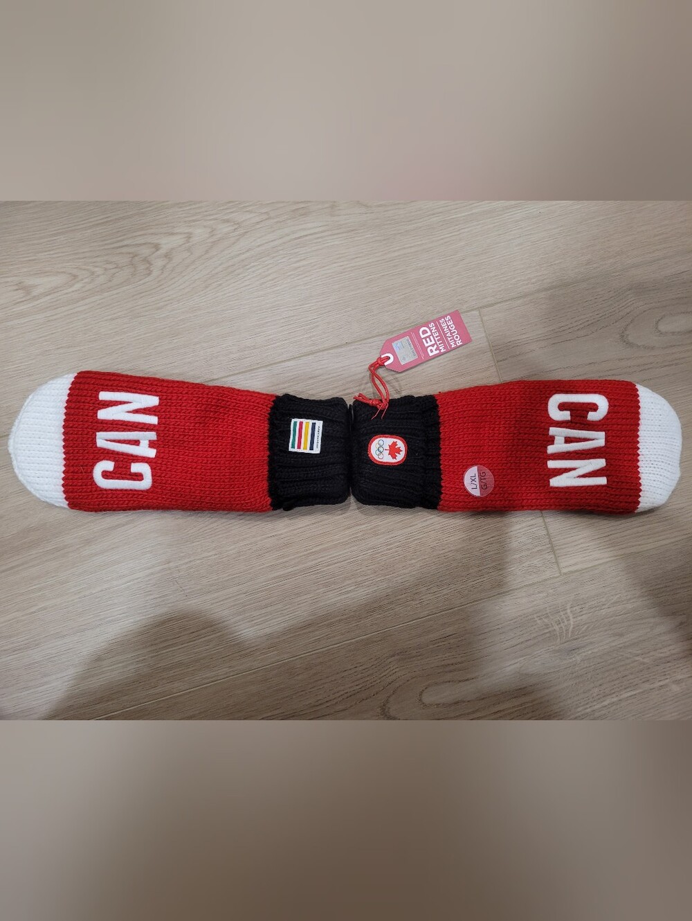 Red and Black Adult L/XL Knit Mittens with Maple Leaf Patch NWT